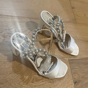 Badgley Mischka Collection Korina Ankle Strap Soft White Size 6.5